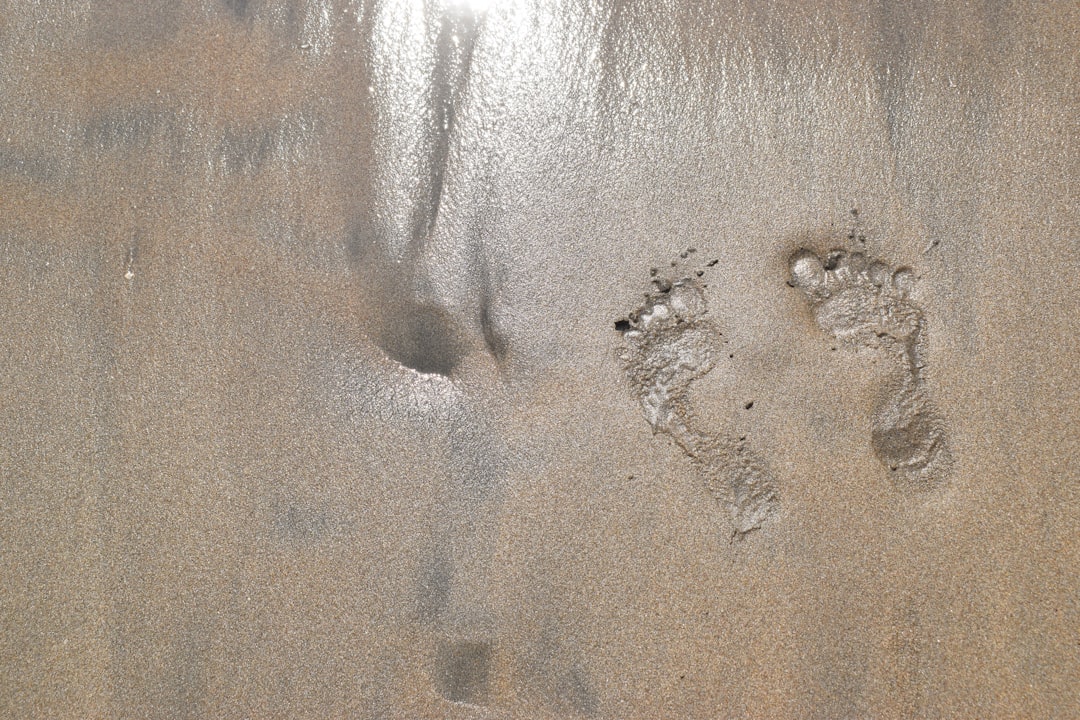 services-04 two-footprints-in-the-sand-of-a-beach-fpjkzrklje4